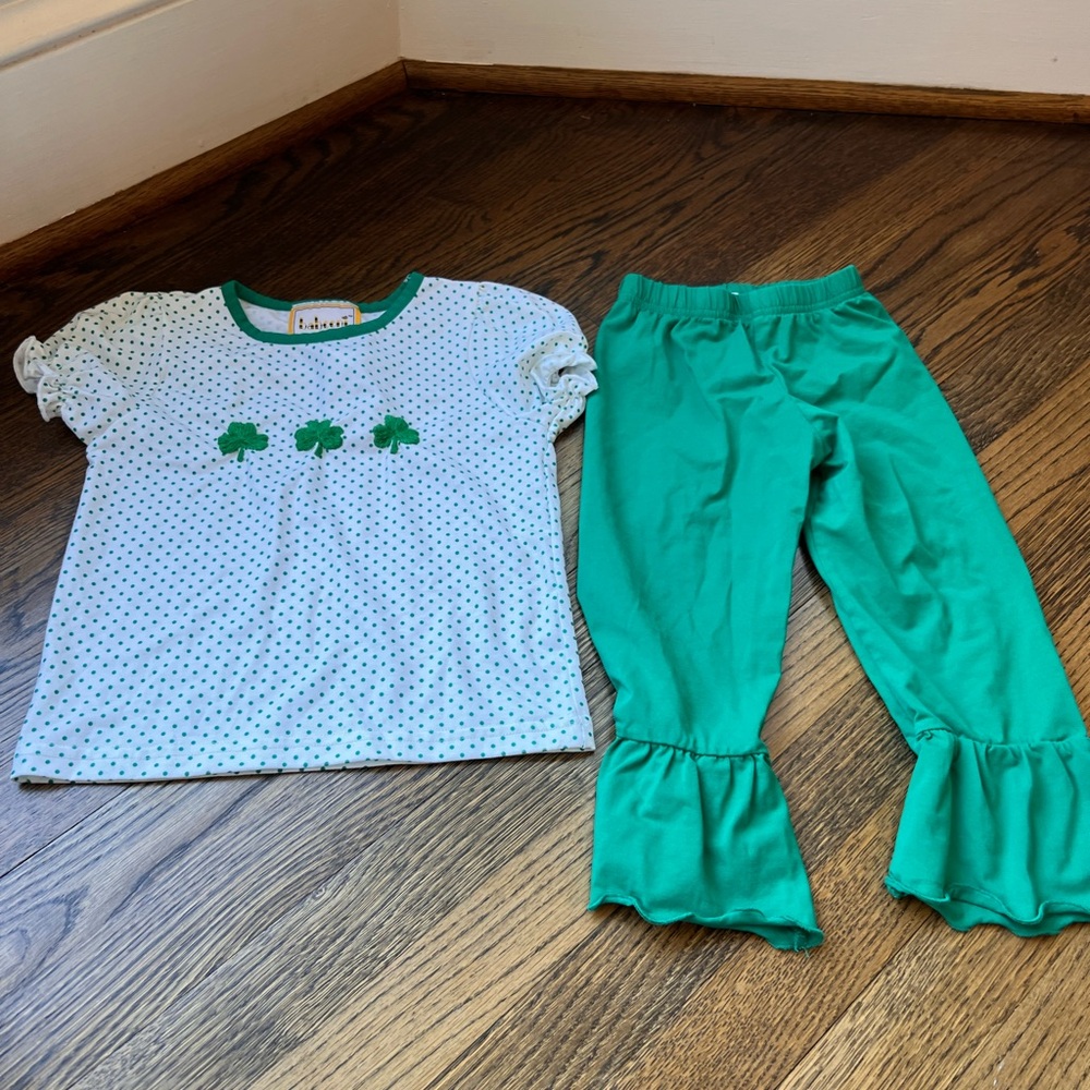 Green and White shamrock set by babeeni 3t euc